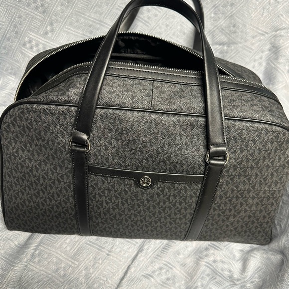 Michael Kors Black XL Weekender - Picture 1 of 6